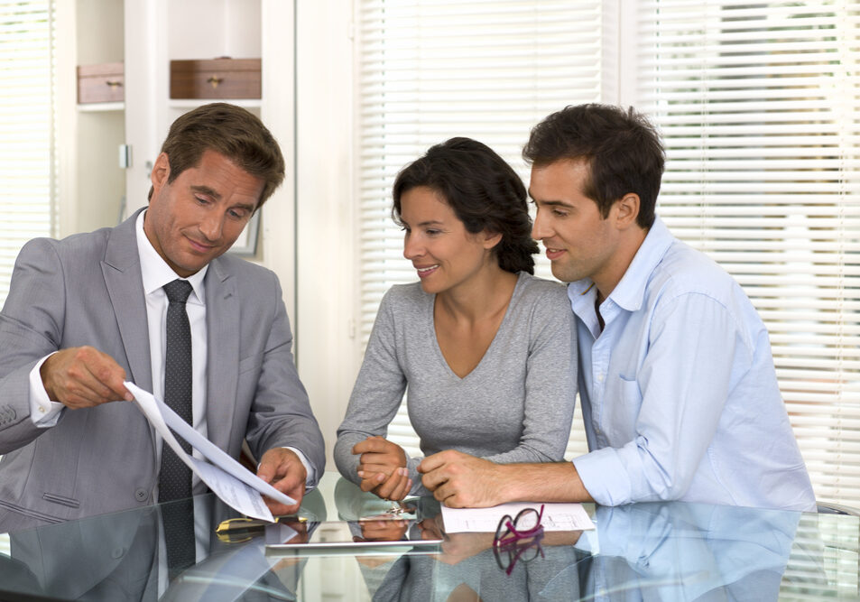 woman man businessman indoor contrat